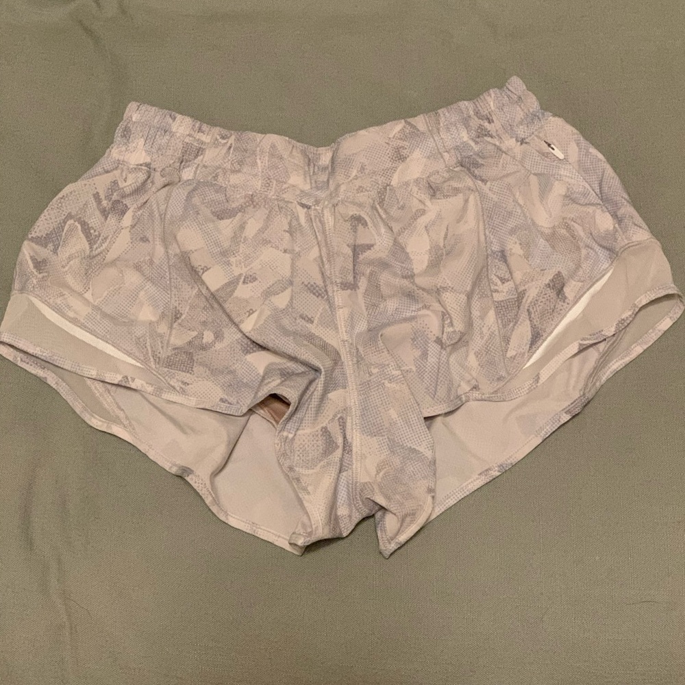 Lululemon hotty hot short 2.5”